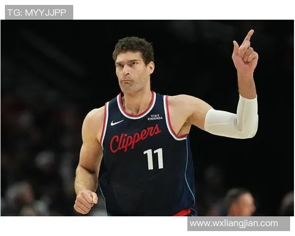布鲁克洛佩斯如何在NBA赛场上重塑自我与球队价值的传奇旅程